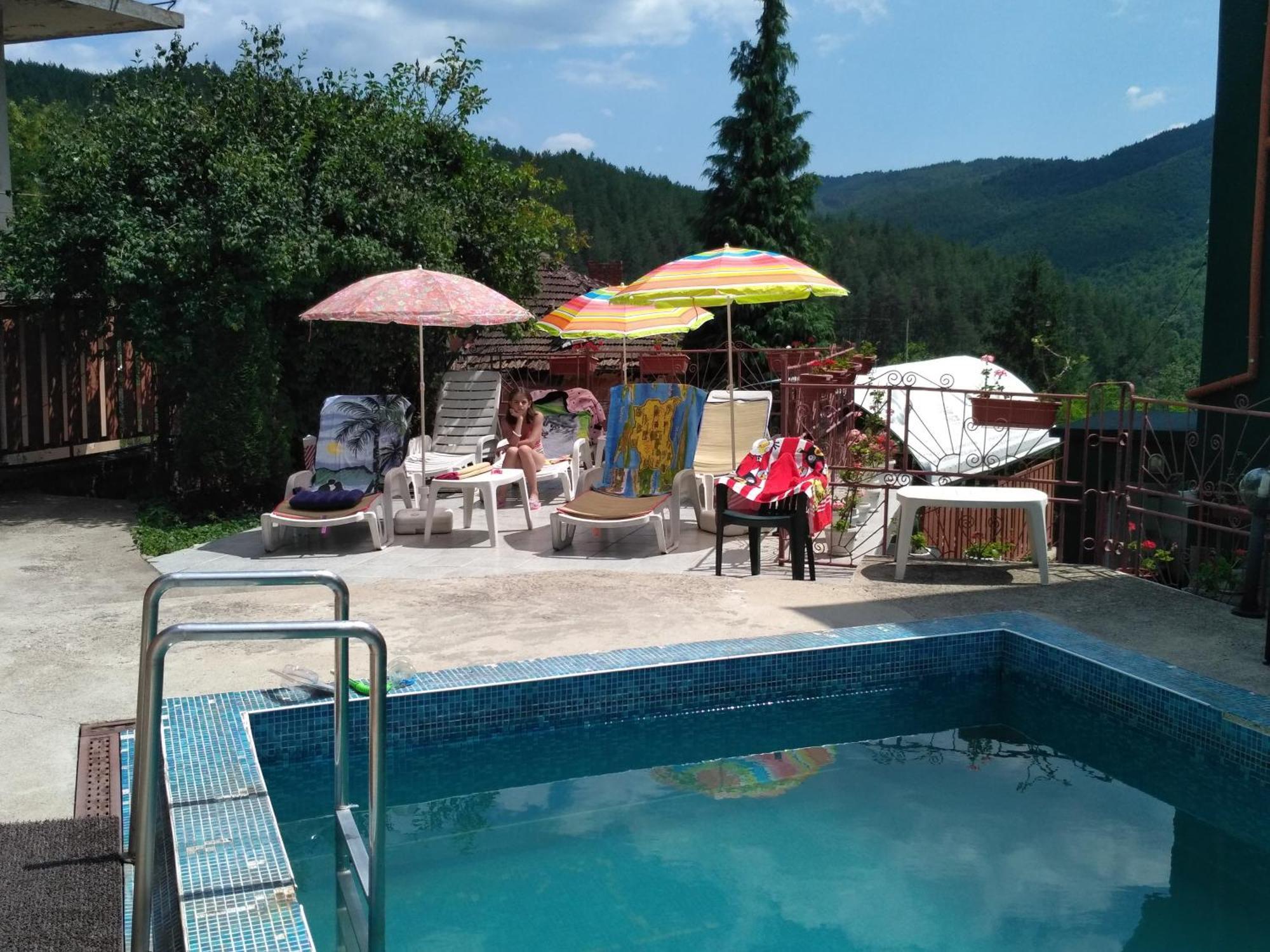 Семеен Хотел "Невен" Momin Prohod Exterior foto